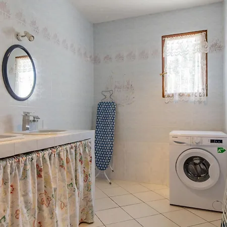 Rose By Interhome * Caromb
